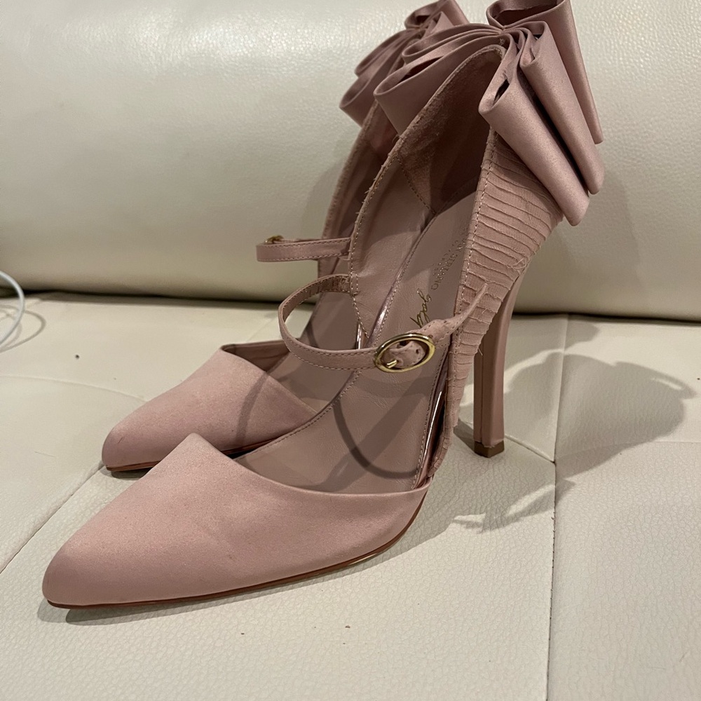 💖 NEW NWOB Christian Siriano Dusty Pink Pleated Heels – Size 9